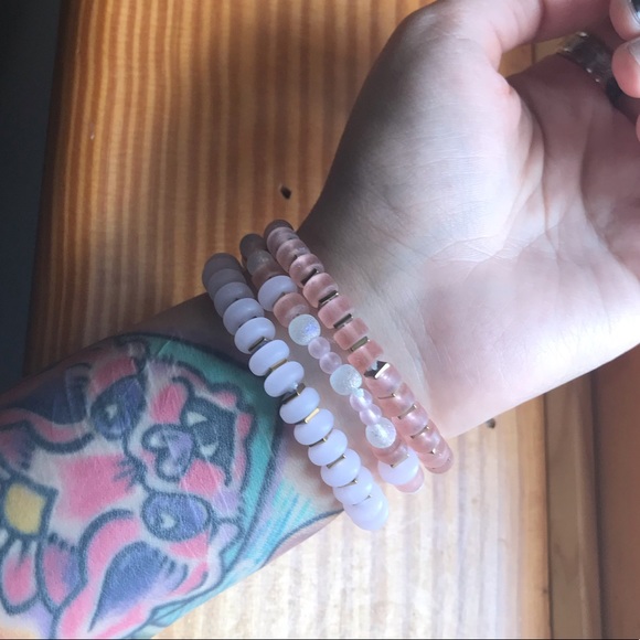 Light pink rose and gold colored bracelet bundle - Picture 5 of 5